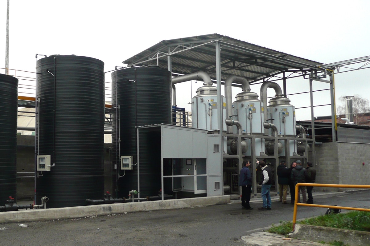 Evaporatore sottovuoto a triplo stadio ad acqua calda per il trattamento delle acque da digestione anaerobica.