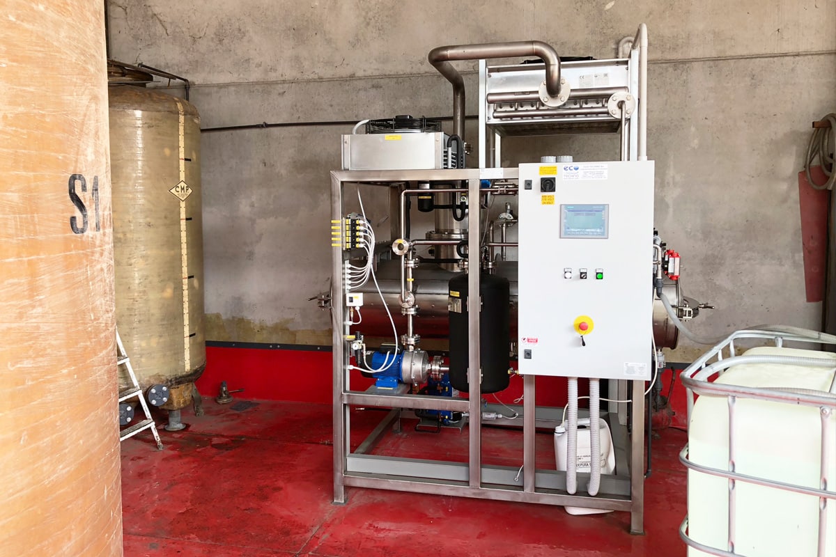 Evaporatore sottovuoto di tipo DRY per il trattamento dei concentrati acidi e alcalini nei trattamenti galvanici.